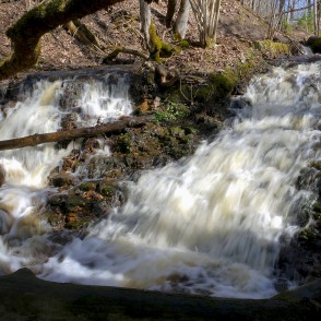 Glāžšķūņa ūdenskritums Glāžšķūņa ūdenskritums