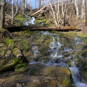 Kalnabeitu avotu daudzpakāpju ūdenskritums Kalnabeitu avotu daudzpakāpju ūdenskritums