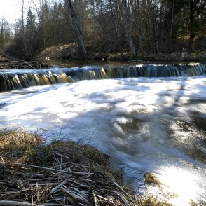 Veldzes ūdenskritums pavasarī Veldzes ūdenskritums pavasarī