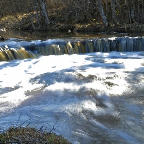 Veldzes ūdenskritums pavasarī Veldzes ūdenskritums pavasarī