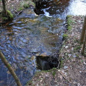 Oļupītes ūdenskritums pavasarī Oļupītes ūdenskritums pavasarī