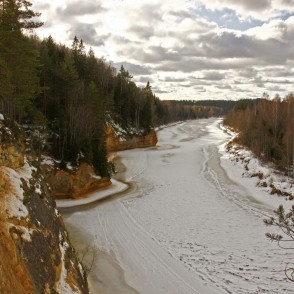 Gauja pie Ērgļu klintīm Gauja pie Ērgļu klintīm