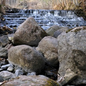 Veģupītes ūdenskritums pavasarī Veģupītes ūdenskritums pavasarī