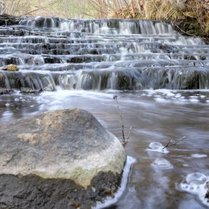 Veģupītes ūdenskritums pavasarī Veģupītes ūdenskritums pavasarī
