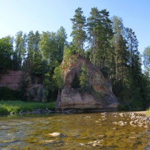 Zvārtes krauja un Zvārtes iezis Zvārtes krauja un Zvārtes iezis