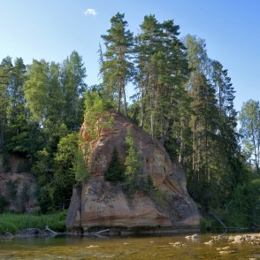 Zvārtes krauja un Zvārtes iezis Zvārtes krauja un Zvārtes iezis