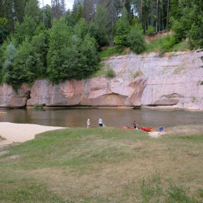 Gauja pie Ķūķu klintīm Gauja pie Ķūķu klintīm