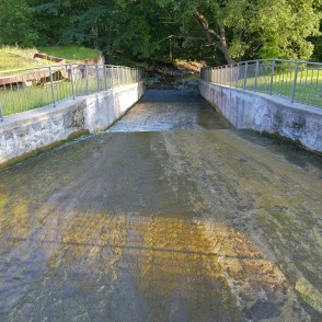 Tepera ezera "ūdenskritums" – ūdens kaskāde Tepera ezera "ūdenskritums" – ūdens kaskāde