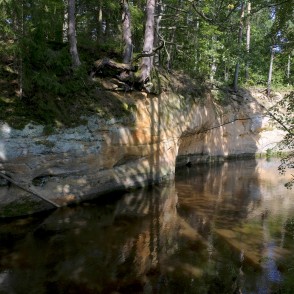 Lūrmaņu atsegumi, Rojas upe Lūrmaņu atsegumi, Rojas upe