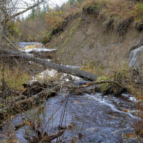 Dūkupju ūdenskritums rudenī Dūkupju ūdenskritums rudenī