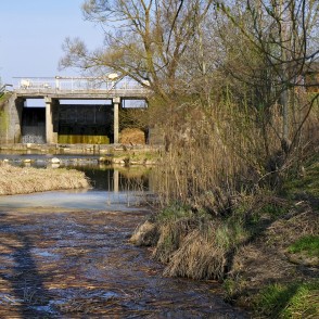 Tērvetes izteka no Tērvetes ūdenskrātuves Tērvetes izteka no Tērvetes ūdenskrātuves