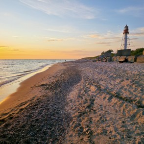 papes pludmale un Papes bāka saulrietā papes pludmale un Papes bāka saulrietā