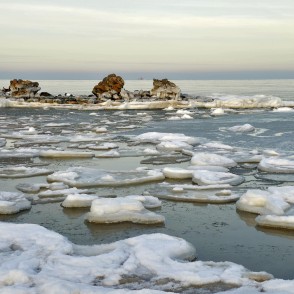 Kolkasraga vecā bāka ziemā ar ledus gabaliem Kolkasraga vecā bāka ziemā ar ledus gabaliem