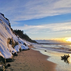 Saulriets pie Jūrkalnes stāvkrasta ziemā Saulriets pie Jūrkalnes stāvkrasta ziemā