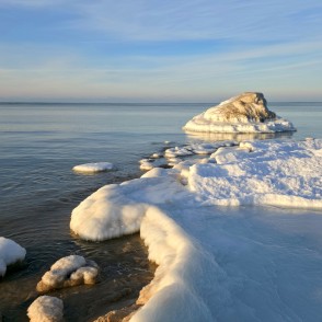Apledojis Pāvilostas Lielais akmens Apledojis Pāvilostas Lielais akmens