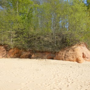 Smilšakmens atsegumi starp Ķurmragu un Ežurgu klintīm Smilšakmens atsegumi starp Ķurmragu un Ežurgu klintīm