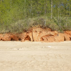 Smilšakmens atsegumi starp Ķurmragu un Ežurgu klintīm Smilšakmens atsegumi starp Ķurmragu un Ežurgu klintīm