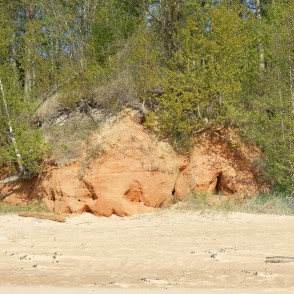 Smilšakmens atsegumi starp Ķurmragu un Ežurgu klintīm Smilšakmens atsegumi starp Ķurmragu un Ežurgu klintīm