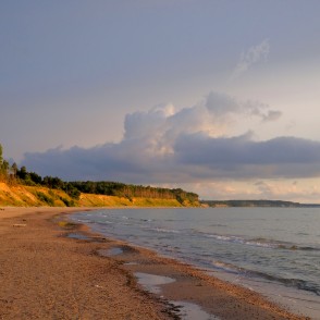 Jūrkalnes stāvkrasts vakara gaismā Jūrkalnes stāvkrasts vakara gaismā