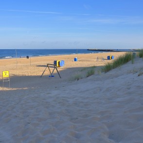 Plaša smilšu pludmale ar kāpām un Baltijas jūras piekrasti Plaša smilšu pludmale ar kāpām un Baltijas jūras piekrasti