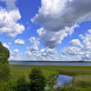 Usmas ezera panorāma, gubumākoņi Usmas ezera panorāma, gubumākoņi
