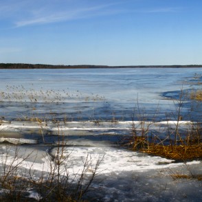 Puzes ezera panorāma pavasarī Puzes ezera panorāma pavasarī