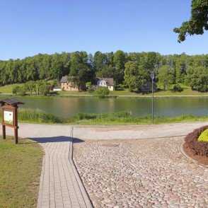 Talsu ezera un Ķēniņkalna panorāma Talsu ezera un Ķēniņkalna panorāma