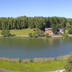Talsu ezera un Ķēniņkalna panorāma Talsu ezera un Ķēniņkalna panorāma