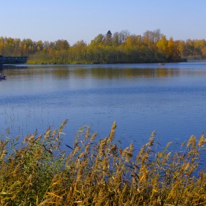 Alūksnes ezera ainava ar laivu novietnēm Alūksnes ezera ainava ar laivu novietnēm
