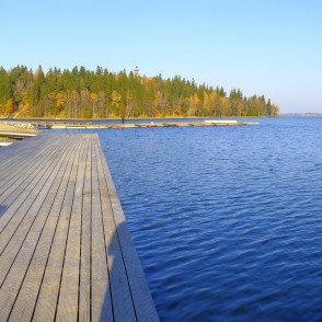 Panorāmas skats uz Alūksnes ezeru no Marijas salas Panorāmas skats uz Alūksnes ezeru no Marijas salas