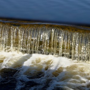 Pie Ungurpils ezera slūžām Pie Ungurpils ezera slūžām