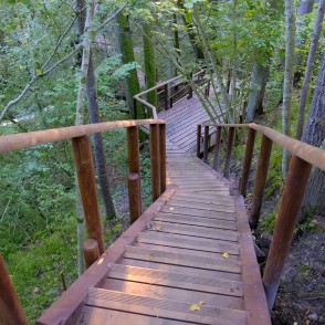 Kāpnes uz Lūrmaņu avotu Kāpnes uz Lūrmaņu avotu