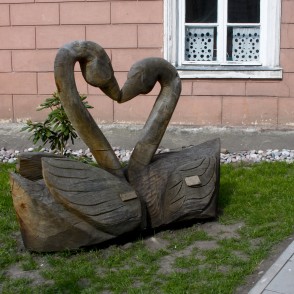 Skulptūra - Gulbju uzticība Kuldīgai Skulptūra - Gulbju uzticība Kuldīgai