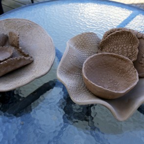 Kalna svētību kopienas puišu veidotie keramikas izstrādājumi Kalna svētību kopienas puišu veidotie keramikas izstrādājumi