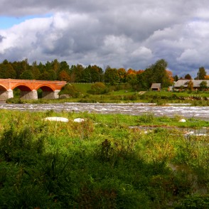 Kuldīgas ķieģeļu tilta un Ventas rumbas panorāma Kuldīgas ķieģeļu tilta un Ventas rumbas panorāma
