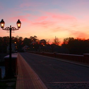 Kuldīgas ķieģeļu tilts pēc saulrieta Kuldīgas ķieģeļu tilts pēc saulrieta