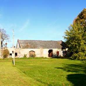 Zlēku muižas vārtu arka, bijušā pārvaldnieka māja un klēts Zlēku muižas vārtu arka, bijušā pārvaldnieka māja un klēts