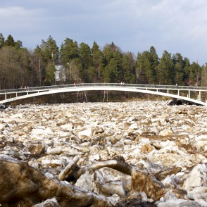 Skats uz Ogres gājēju tiltu Skats uz Ogres gājēju tiltu