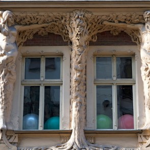 Caryatid and Atlant sculpture on the Facade (Smilšu Street 2) Caryatid and Atlant sculpture on the Facade (Smilšu Street 2)