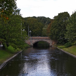 Tilts pār pilsētas kanālu Brīvības bulvārī Rīgā Tilts pār pilsētas kanālu Brīvības bulvārī Rīgā