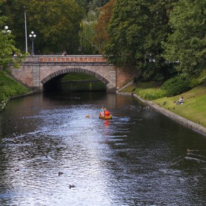 Tilts pār pilsētas kanālu Brīvības bulvārī Rīgā Tilts pār pilsētas kanālu Brīvības bulvārī Rīgā