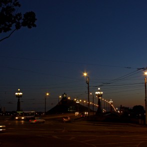 Akmens tilts naktī Akmens tilts naktī