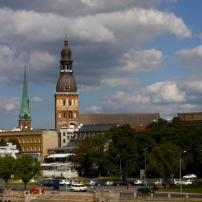 Rīgas Doms skatā no krastmalas Rīgas Doms skatā no krastmalas