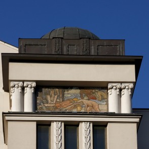 Mozaīka ēkas fasādē (Merķeļa iela 13) Mozaīka ēkas fasādē (Merķeļa iela 13)