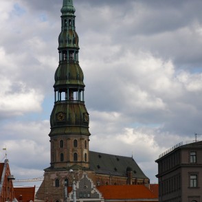 Skats uz Pēterbaznīcu no Akmens tilta Skats uz Pēterbaznīcu no Akmens tilta