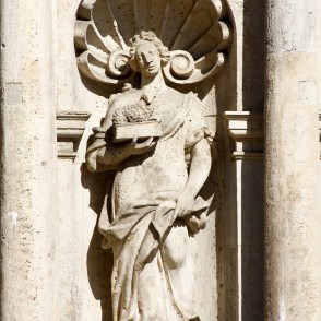 Skulptūra Pēterbaznīcas portālā Skulptūra Pēterbaznīcas portālā