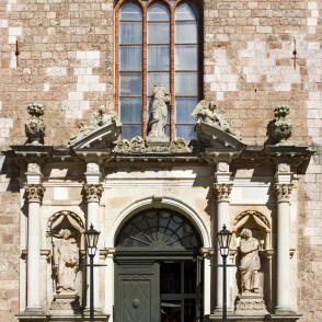 Pēterbaznīcas centrālais portāls Pēterbaznīcas centrālais portāls