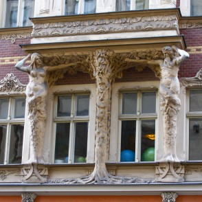 Caryatid and Atlant sculpture on the Facade (Smilšu Street 2) Caryatid and Atlant sculpture on the Facade (Smilšu Street 2)