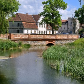 Tilts pār Alekšupīti pie Sv. Katrīnas baznīcas Tilts pār Alekšupīti pie Sv. Katrīnas baznīcas