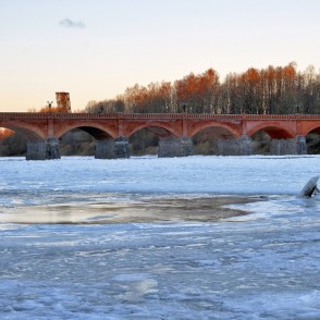 Kuldīgas ķieģeļu tilts ziemā Kuldīgas ķieģeļu tilts ziemā